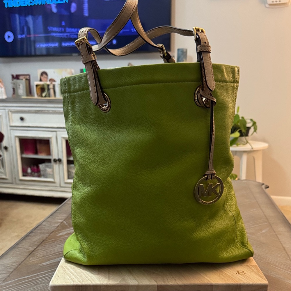 Michael Kors Lime Green Shoulder Bag - Picture 2 of 8
